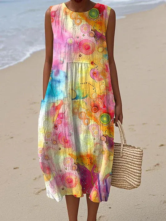 Vestido de mujer confeccionado en algodón y lino con estampado abstracto y bolsillos laterales.